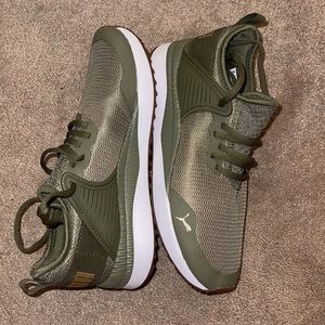NWOT PUMA sneakers